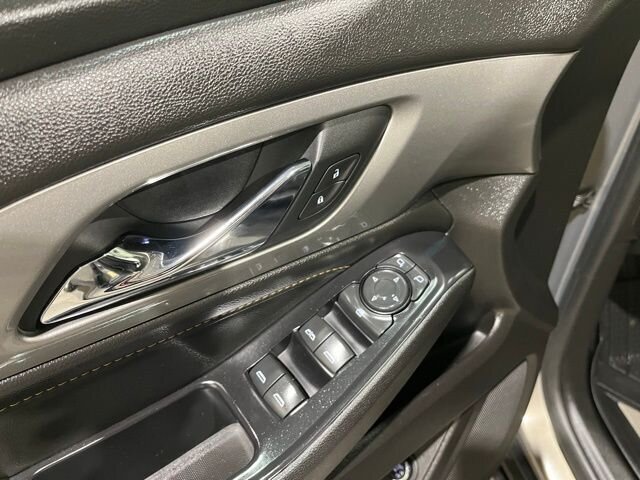 
 2018 Chevrolet Traverse LT Cloth w/1LT full									