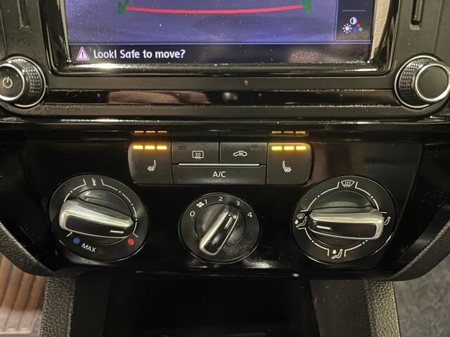 
 2016 Volkswagen Jetta 1.8T SEL full									