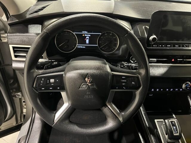 
 2022 Mitsubishi Outlander ES full									