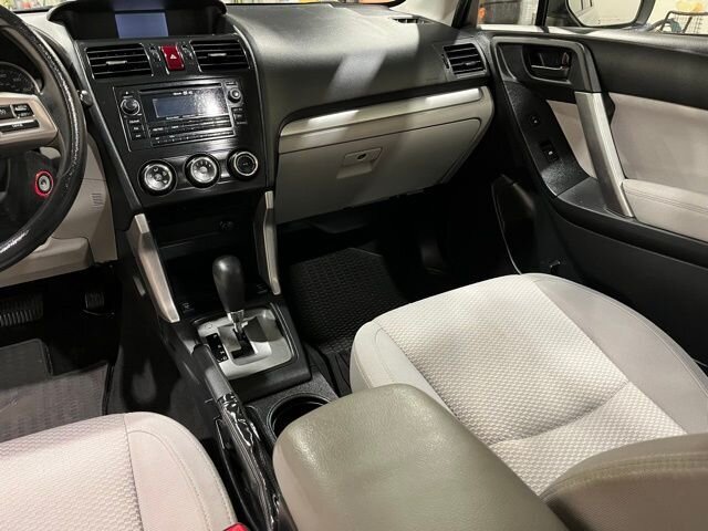 
 2015 Subaru Forester 2.5i Premium full									
