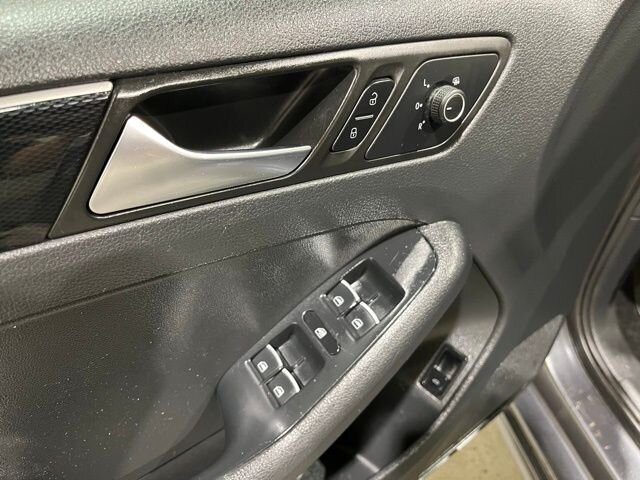 
 2016 Volkswagen Jetta 1.8T SEL full									