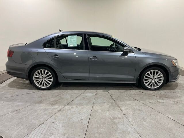 
 2016 Volkswagen Jetta 1.8T SEL full									