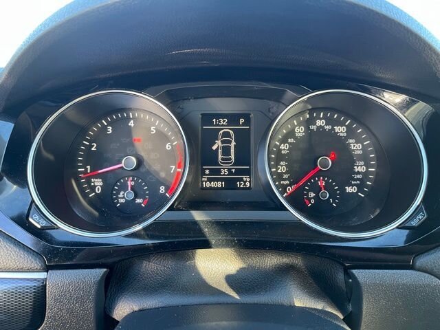 
 2016 Volkswagen Jetta 1.8T SEL w/ Navigation full									