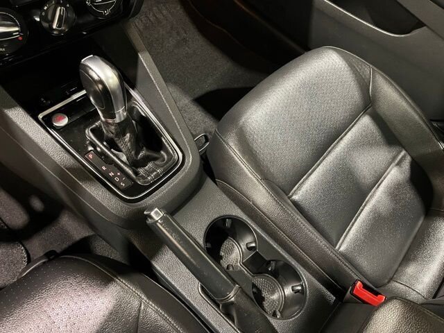 
 2016 Volkswagen Jetta 1.8T SEL full									