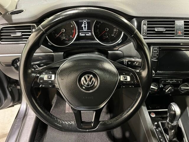 
 2016 Volkswagen Jetta 1.8T SEL full									