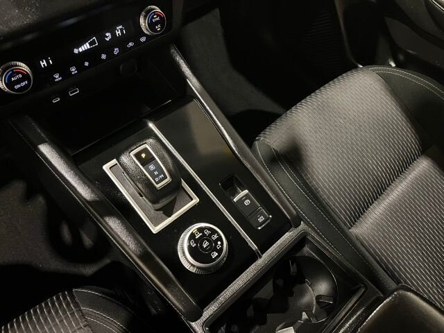 
 2022 Mitsubishi Outlander ES full									