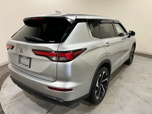 
 2022 Mitsubishi Outlander ES full									