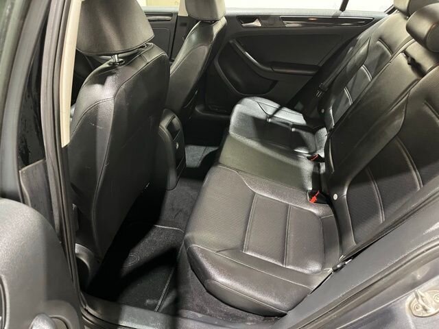 
 2016 Volkswagen Jetta 1.8T SEL full									