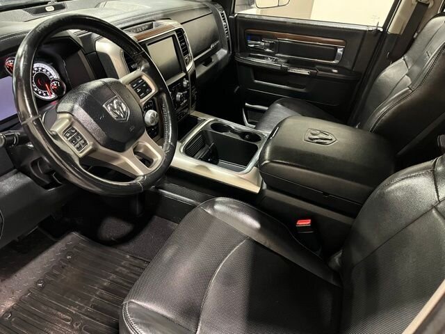 
 2016 RAM 1500 Laramie full									
