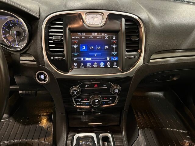 
 2016 Chrysler 300 Series Limited full									