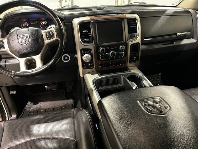 
 2016 RAM 1500 Laramie full									