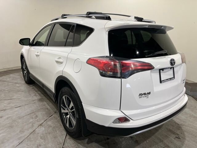 
 2017 Toyota RAV4 XLE full									