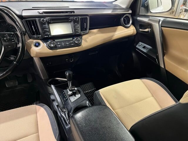 
 2017 Toyota RAV4 XLE full									