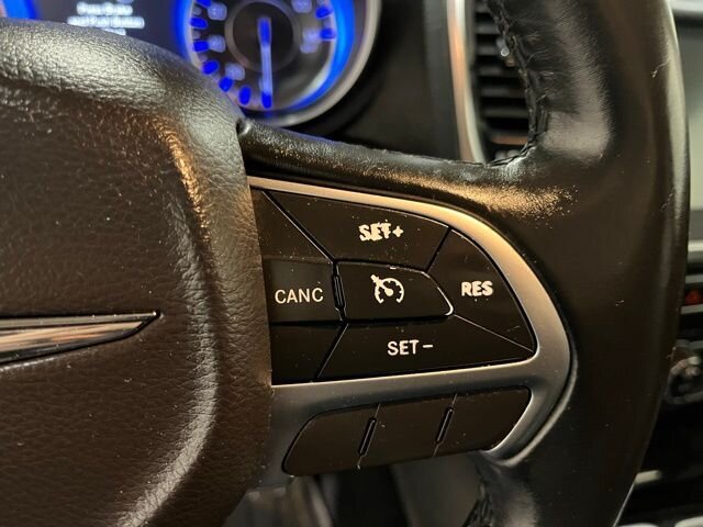 
 2016 Chrysler 300 Series Limited full									