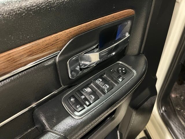 
 2016 RAM 1500 Laramie full									