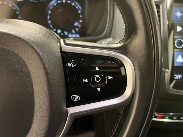 
 2020 Volvo XC90 T5 Momentum full									