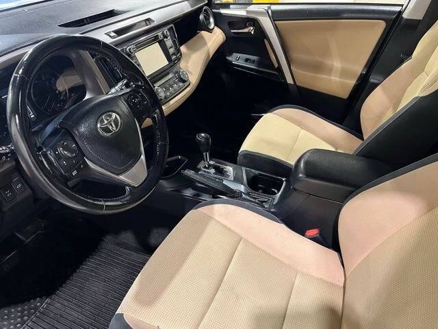 
 2017 Toyota RAV4 XLE full									