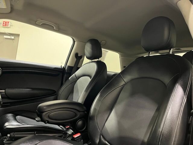 
 2017 MINI Cooper 3-door Base full									