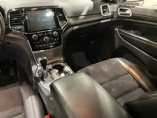 
 2020 Jeep Grand Cherokee Altitude full									