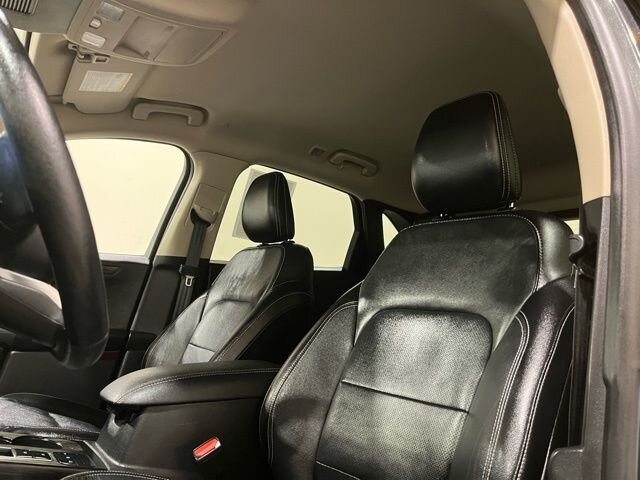 
 2020 Ford Escape Hybrid Titanium Hybrid full									