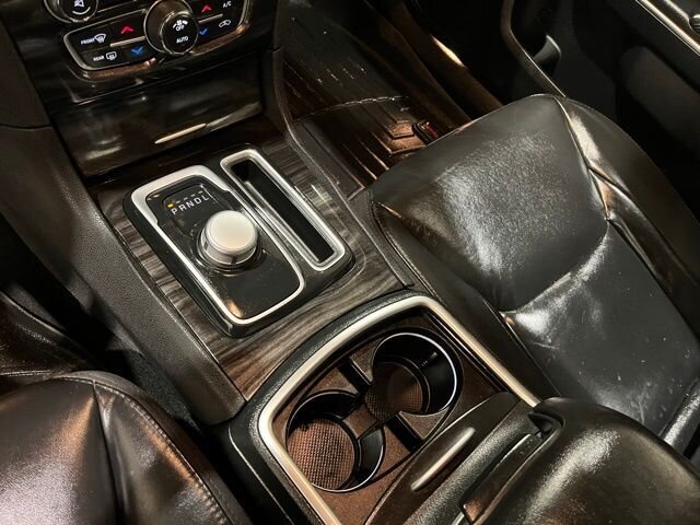 
 2016 Chrysler 300 Series Limited full									