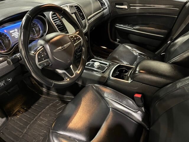 
 2016 Chrysler 300 Series Limited full									