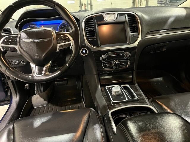 
 2016 Chrysler 300 Series Limited full									