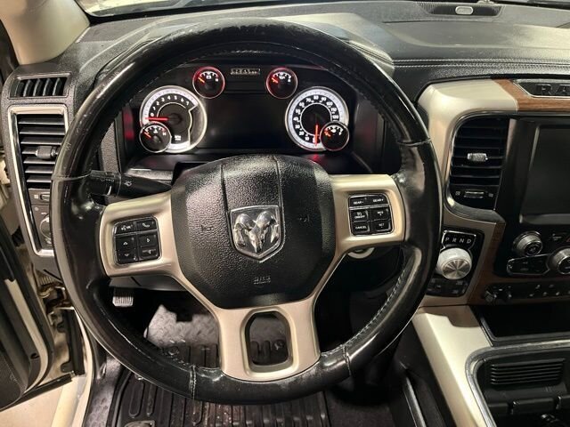 
 2016 RAM 1500 Laramie full									