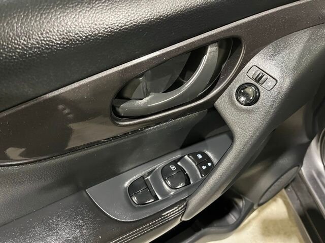 
 2019 Nissan Rogue S full									