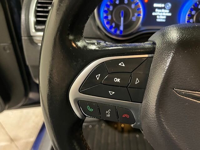 
 2016 Chrysler 300 Series Limited full									