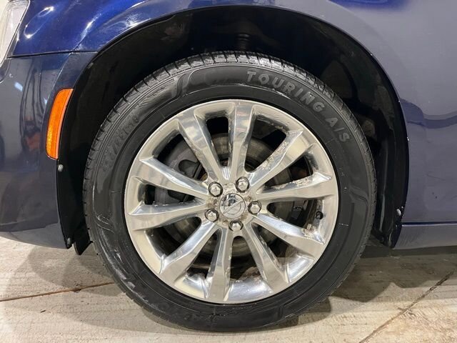 
 2016 Chrysler 300 Series Limited full									