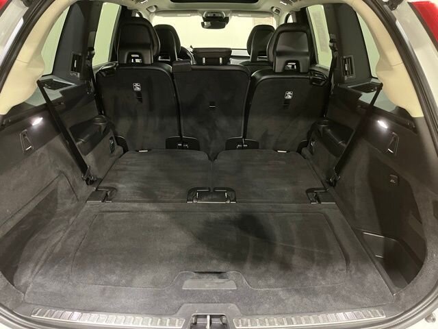 
 2020 Volvo XC90 T5 Momentum full									