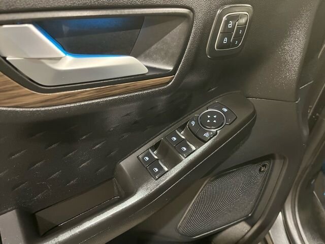 
 2020 Ford Escape Hybrid Titanium Hybrid full									