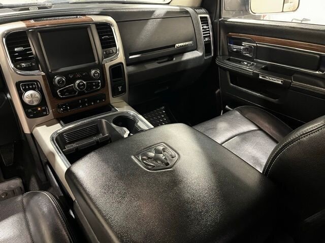 
 2016 RAM 1500 Laramie full									