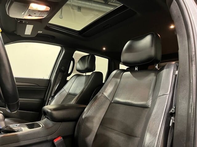 
 2020 Jeep Grand Cherokee Altitude full									