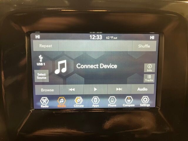 
 2020 Jeep Compass Latitude full									