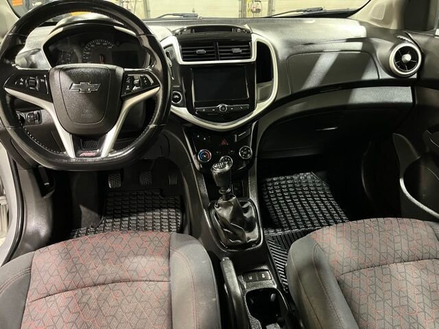 
 2018 Chevrolet Sonic LT Manual full									