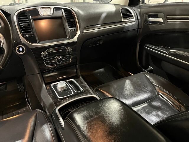 
 2016 Chrysler 300 Series Limited full									