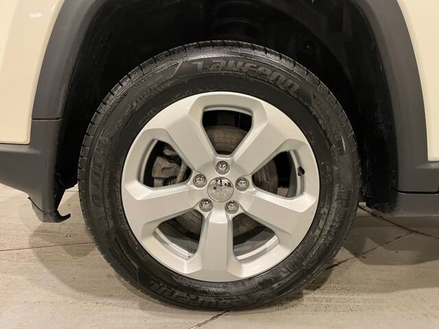 
 2020 Jeep Compass Latitude full									