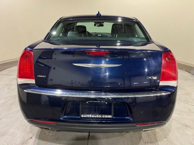 
 2016 Chrysler 300 Series Limited full									