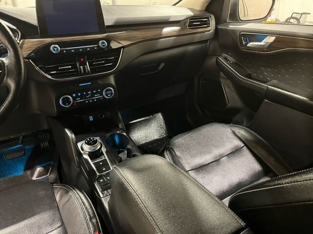 
 2020 Ford Escape Hybrid Titanium Hybrid full									