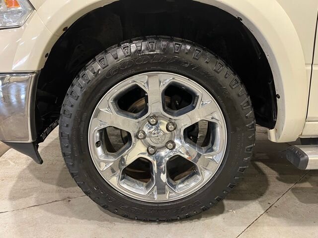 
 2016 RAM 1500 Laramie full									