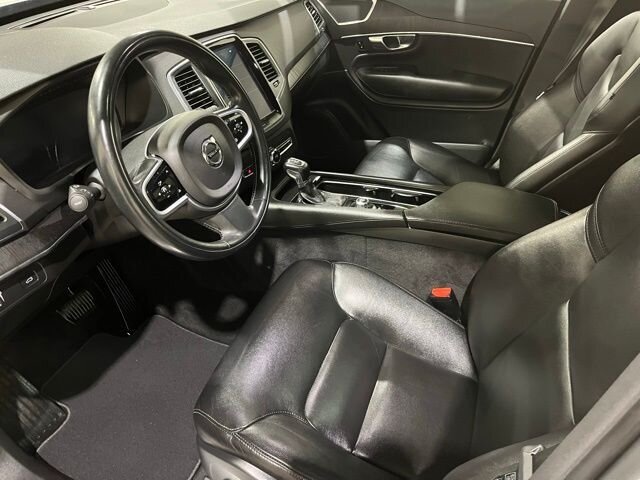 
 2020 Volvo XC90 T5 Momentum full									