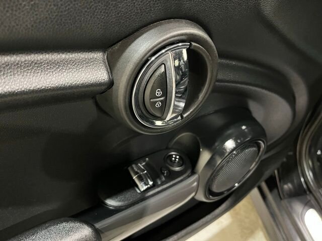 
 2017 MINI Cooper 3-door Base full									