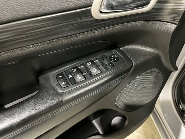 
 2020 Jeep Grand Cherokee Altitude full									