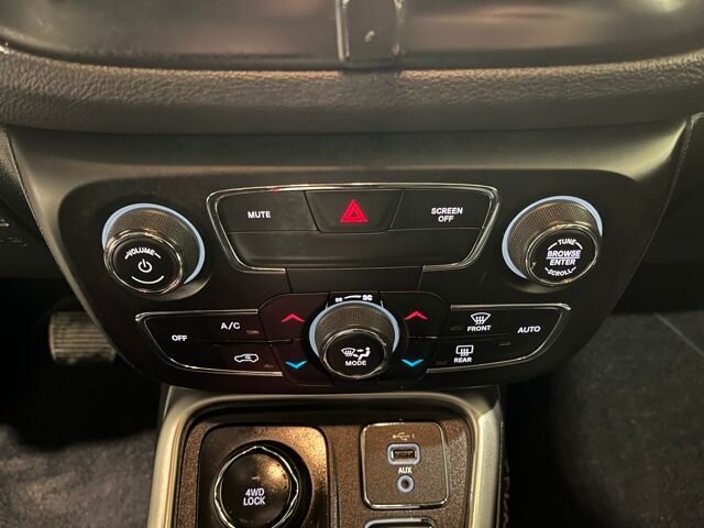 
 2020 Jeep Compass Latitude full									