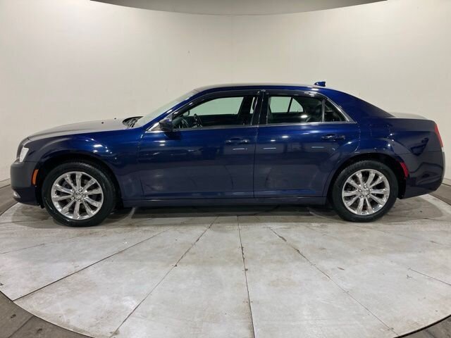 
 2016 Chrysler 300 Series Limited full									