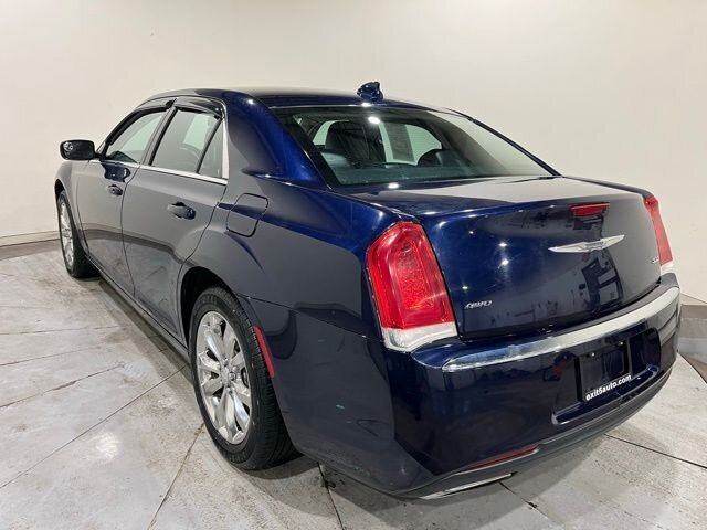 
 2016 Chrysler 300 Series Limited full									