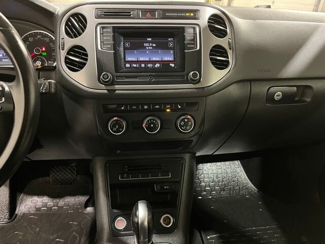 
 2016 Volkswagen Tiguan 2.0T S 4Motion full									