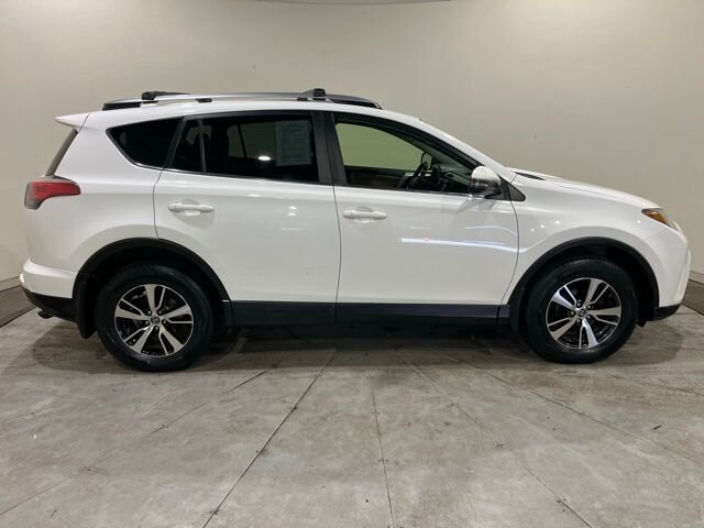 
 2017 Toyota RAV4 XLE full									